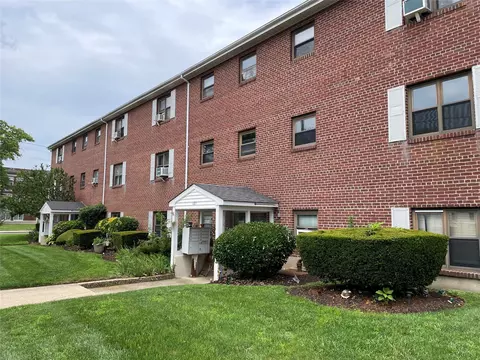 121 Park Ave #C4, Amityville, NY 11701