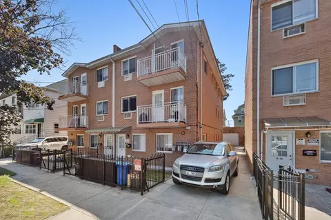 43-32 160th St, Flushing, NY 11358