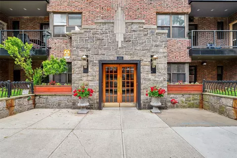 30 Clinton Pl #2F, New Rochelle, NY 10801