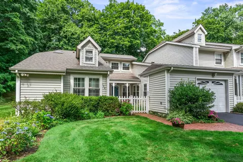 104 Spring Rd, Huntington, NY 11743