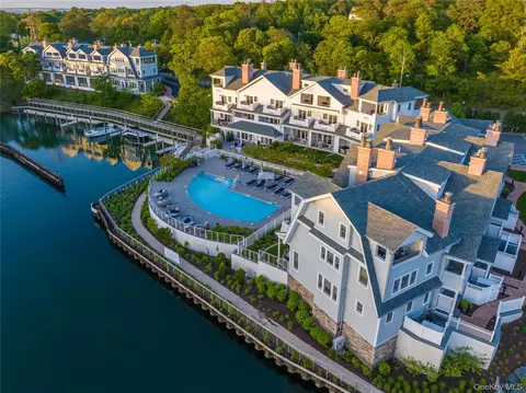 45 Old Boathouse Ln S, Hampton Bays, NY 11946