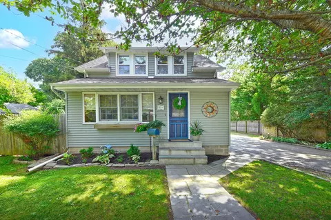 15 5th Ave, Kings Park, NY 11754