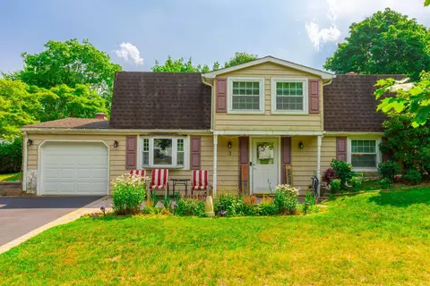2 Ivy League Ln, Stony Brook, NY 11790