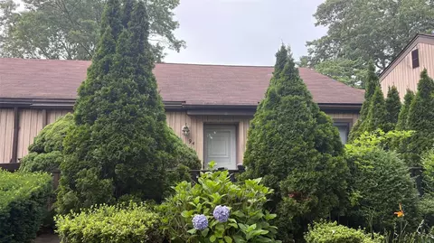 94 Strathmore Gate Dr, Stony Brook, NY 11790