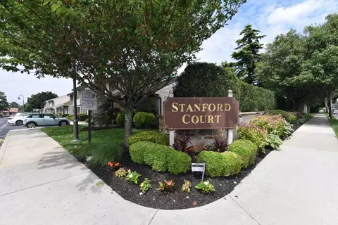 19 Stanford Ct #19, North Wantagh, NY 11793
