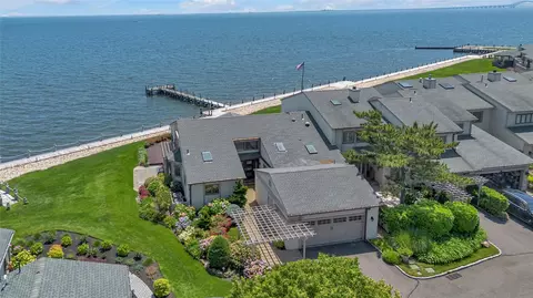 9 Captains Walk E, Bay Shore, NY 11706