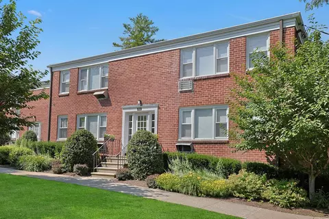 70 Manville Rd #1, Mount Pleasant, NY 10570