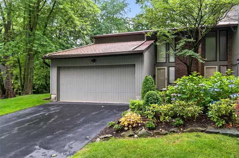 7 Meadowood Dr, Jericho, NY 11753