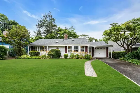 209 Lawrence Ln, Glen Cove, NY 11542