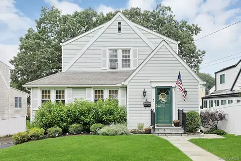 41 Cowdrey St, Yonkers, NY 10701