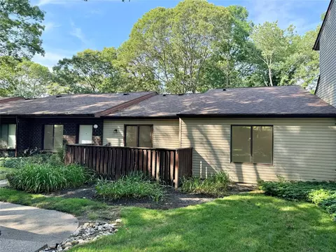 115 Birchwood Rd, Brookhaven, NY 11727
