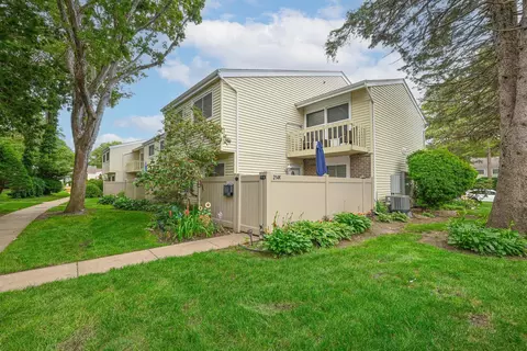 214 Springmeadow Dr #K, Holbrook, NY 11741
