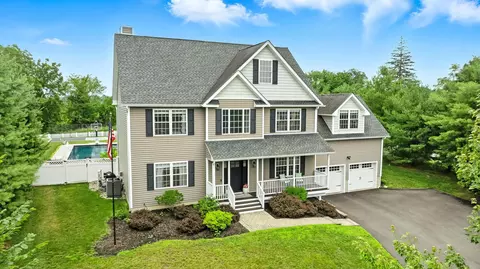 4 Brianna Ln, Yorktown, NY 10598