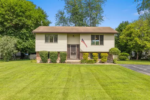 16 Orchard Ln, Lloyd, NY 12528