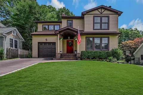 20 Goldenrod Ave, Northport, NY 11768