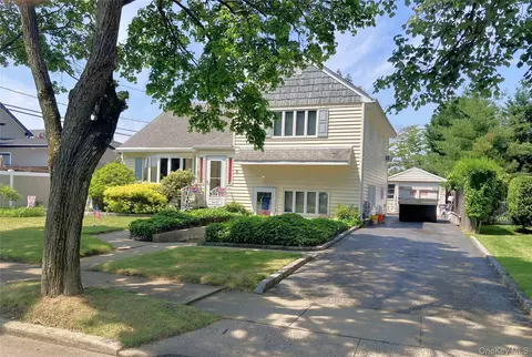 3 Rutland Rd, Massapequa, NY 11758