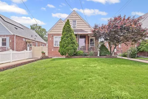121 Alden Ave, Valley Stream, NY 11580
