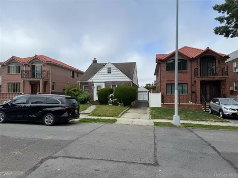 35-16 203 St, New York, NY 11361