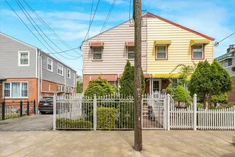 4216 Murdock Ave, New York, NY 10466