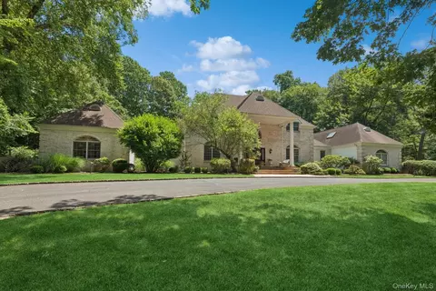 9 Swan Pl, Saint James, NY 11780