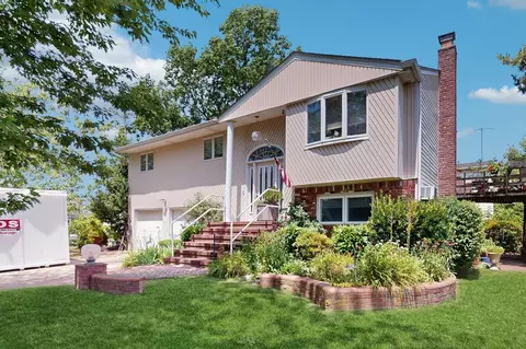 336 Thompson Ave, Oceanside, NY 11572