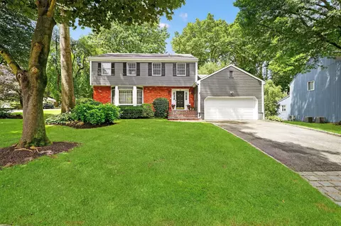 38 Middale Rd, White Plains, NY 10605