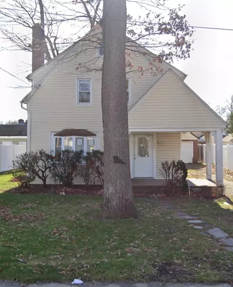 65 Mount Joy Ave, Freeport, NY 11520