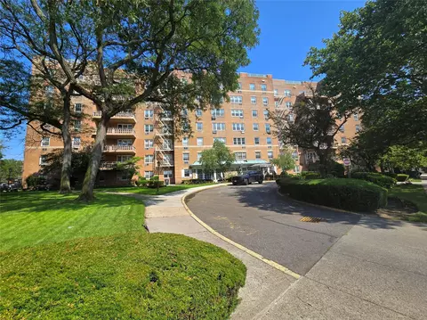 151-35 84th St #1C, New York, NY 11414
