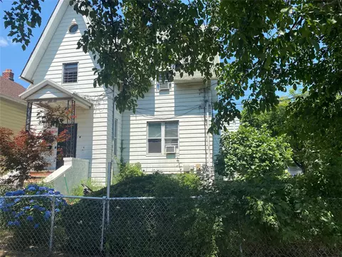 10121 46th Ave, New York, NY 11368