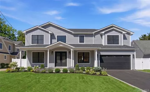 12 School House Ln, Syosset, NY 11791