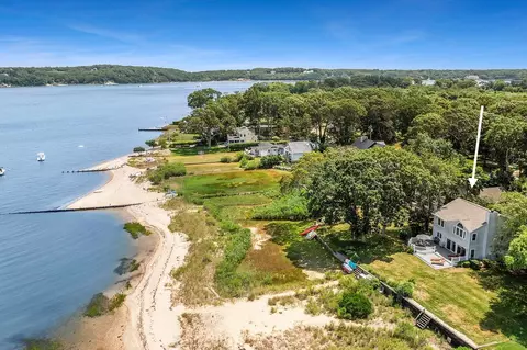 2055 Bay Shore Rd, Greenport, NY 11944