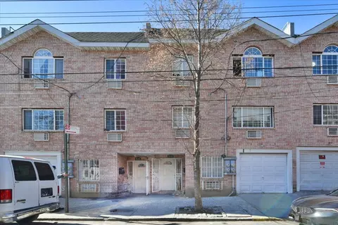 35-44 104 St, New York, NY 11368