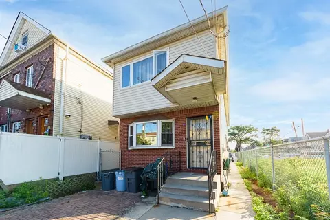 10702 165th St, Jamaica, NY 11433