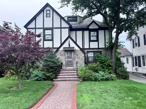 3345 160th St, Flushing, NY 11358