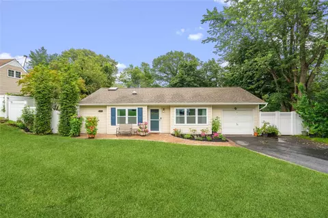 104 Rosemont Ave, Farmingville, NY 11738