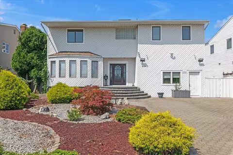 2940 Lee Pl, Bellmore, NY 11710