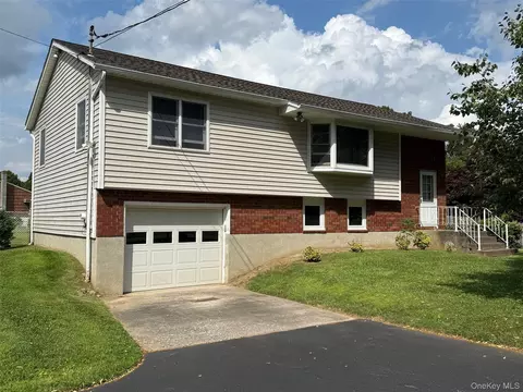 39 Maple Ln, Dover, NY 12522