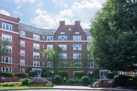 6 Midland Gdns #2E, Bronxville, NY 10708