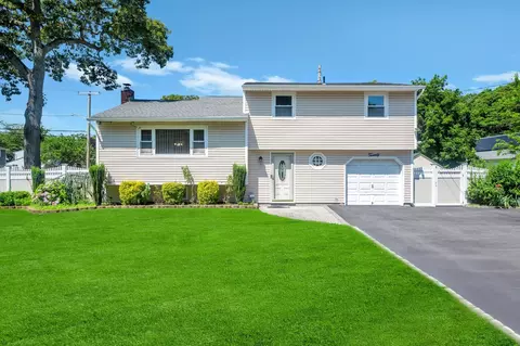 20 College Rd, Selden, NY 11784