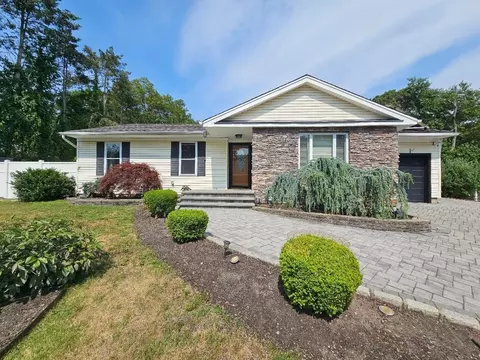143 N Summit Ave, Patchogue, NY 11772 photo 1