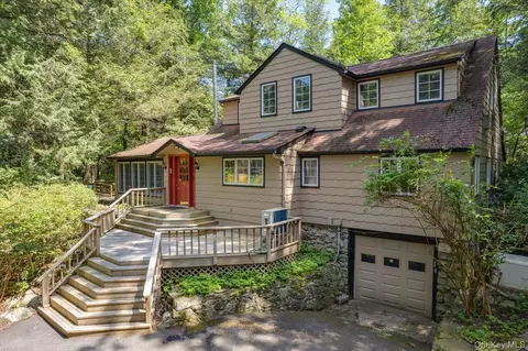 1064 Barrett Cir W, Kent, NY 10512
