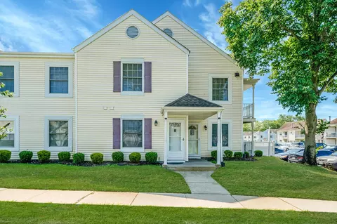77 Fairview Circle Cir #77, Middle Island, NY 11953