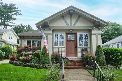 19 Superior Rd, Floral Park, NY 11001
