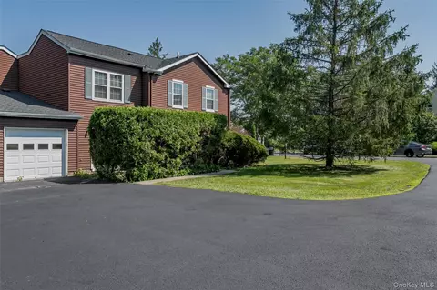 37 Candlestick Ct, Warwick, NY 10990