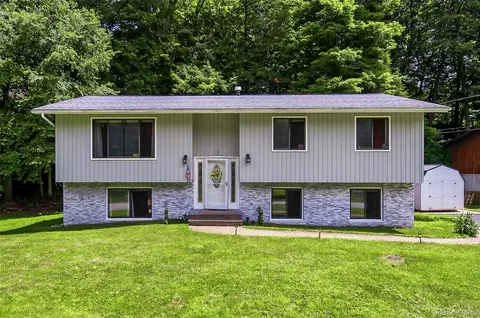 49 Raker Rd, Poughkeepsie, NY 12603