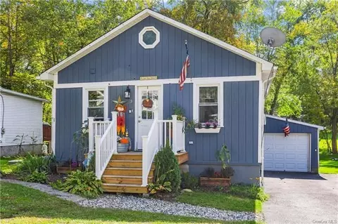 5 Orchard Dr, North Salem, NY 10560