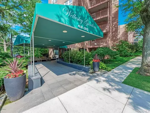 42-30 Douglaston Pkwy #3L, Douglaston, NY 11363