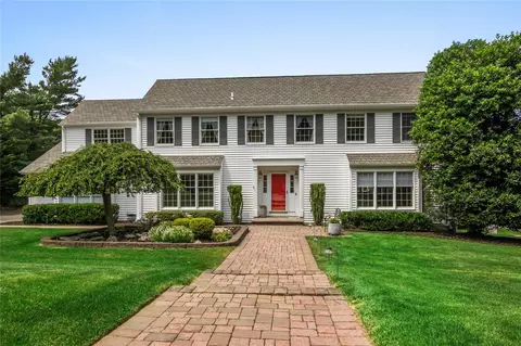 4 Forsythe Meadow Ln, Stony Brook, NY 11790