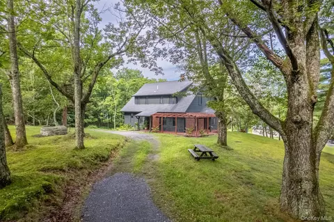 405 Vista Maria Rd, Pine Bush, NY 12566