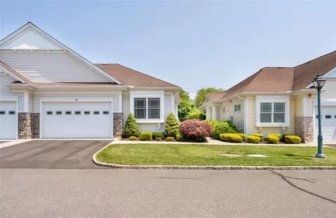 6 Oak Run, Stony Brook, NY 11790